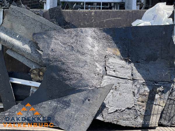 Kosten dakrenovatie: afvoer oud dakmateriaal in Valkenburg