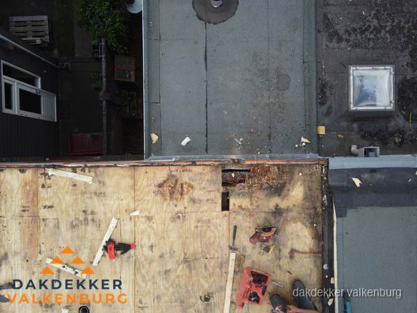 Dakschade en renovatie plat dak vanuit de lucht in Valkenburg Dakschade en renovatie plat dak vanuit de lucht in Valkenburg
