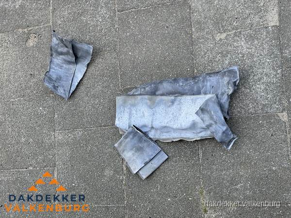 Oude verwijderde loodslabben na vervanging in Valkenburg Oude verwijderde loodslabben na vervanging in Valkenburg